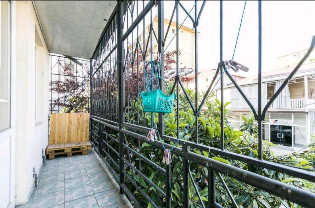 Enjoy The Hostel Batumi Exterior photo